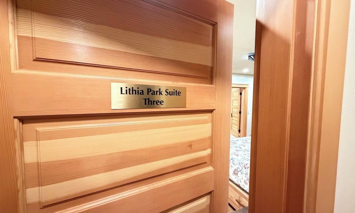 Ashland Apartment | Adjacent to Downtown Ashland and Lithia Park, Lithia Park Suite 3