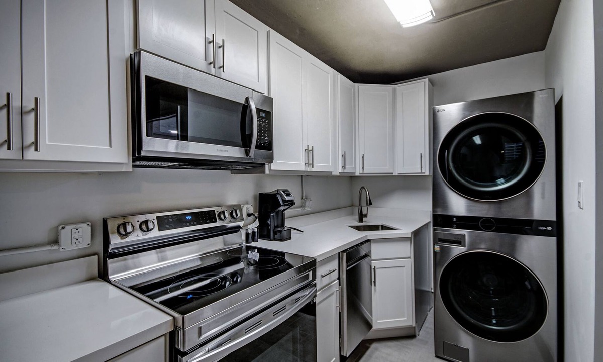 Downtown Jackson Apartment | Admiral Benbow # 257