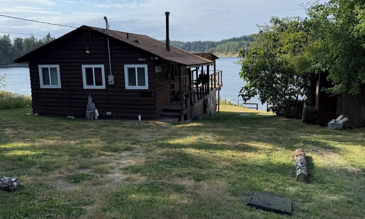 Anderson Island Cabin | Adorable 2-bedroom cabin in Anderson Island