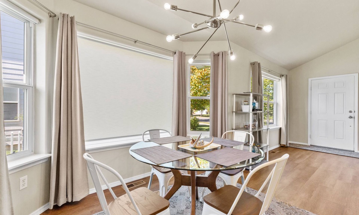 Bozeman House | Adorable Cottage! 2BR, 1BA house, garage, open space