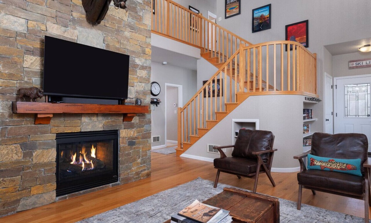 Driggs Villa | Adventure Basecamp of Teton Valley | Fireplace, Bunk Beds, Aspen Forests and Skiing Nearby