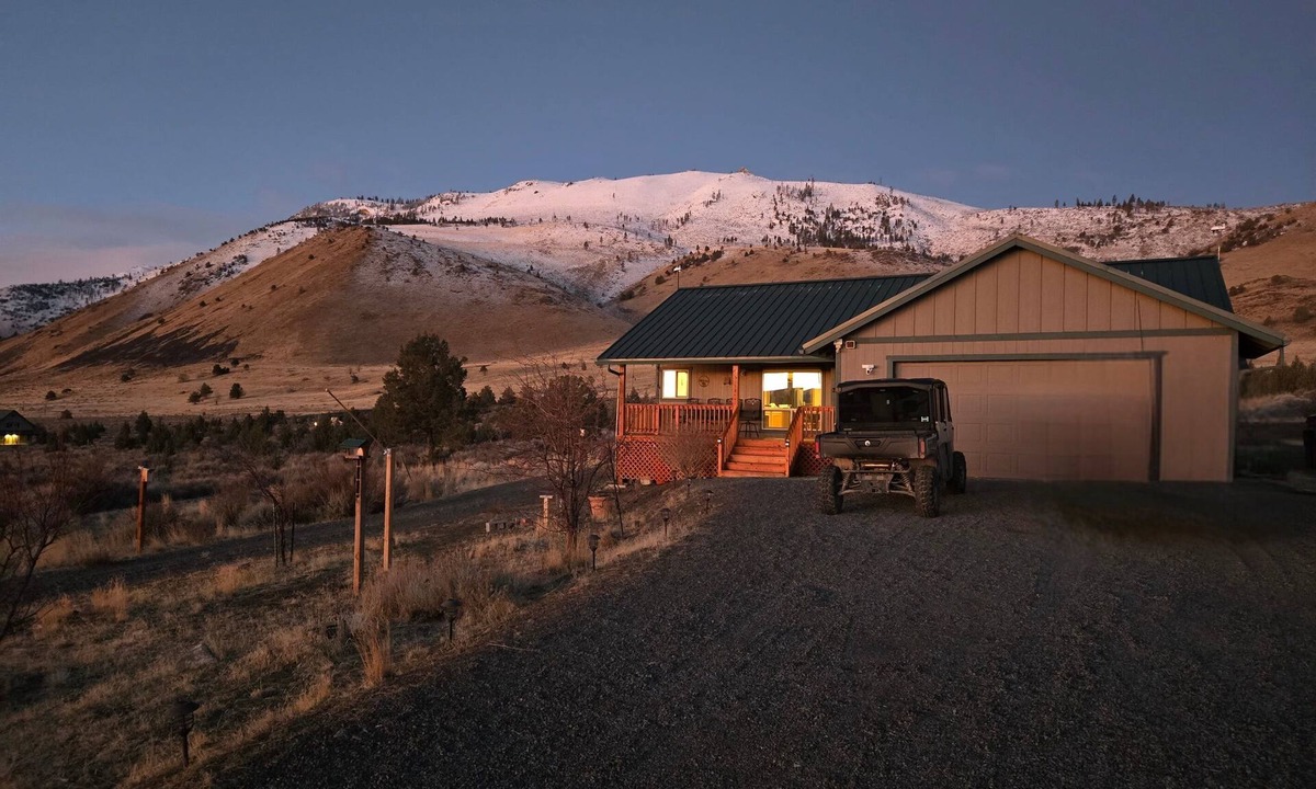 Summer Lake House | Adventure | Hot Tub | Pet & Kid Friendly
