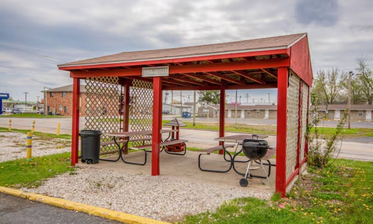 Macon Hotel | Affordable Macon Stay w/Breakfast | Outdoor Destinations | Free Wi-Fi & Parking