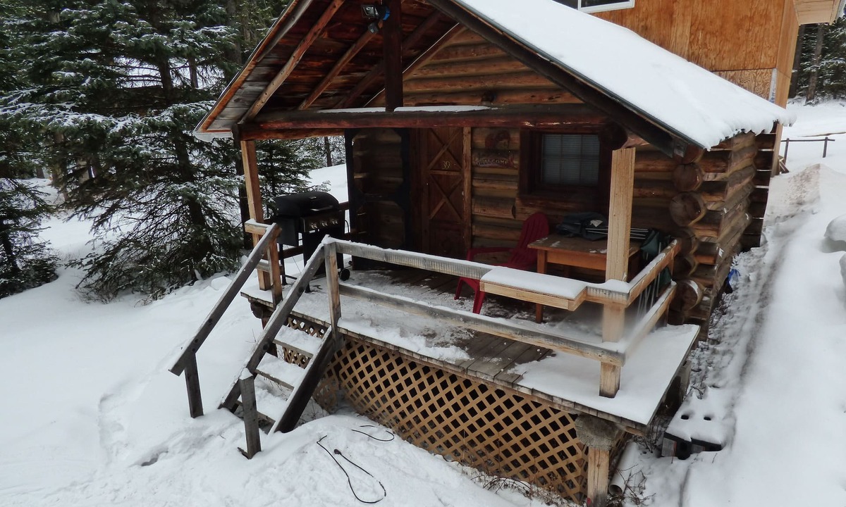 Cooke City-Silver Gate Cabin | Agate's Cabin - A Wolf Crossing Cabin next to Yellowstone National Park