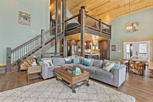 Island Park House | Alaskan Moose - Yellowstone, Hot Tub, Fire Pit