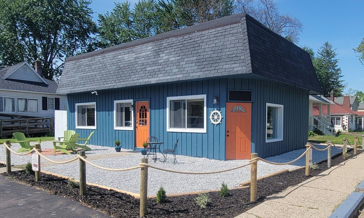 Algonac Cottage | Algonac Corner Cottage – The Coolest New Place in Algonac