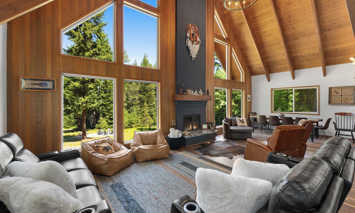 Cle Elum House | All 5 STAR Reviews! 40 Forested Acres to Rev & Relax. Fireplace/Games. Sleeps 11
