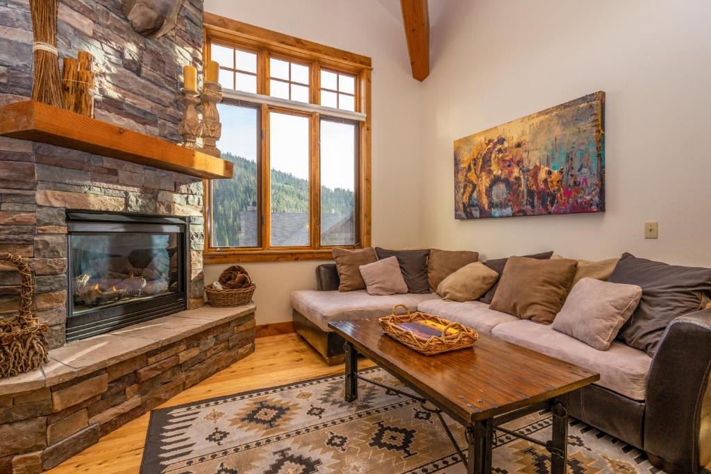 Big Sky House | Alpenglow 34A