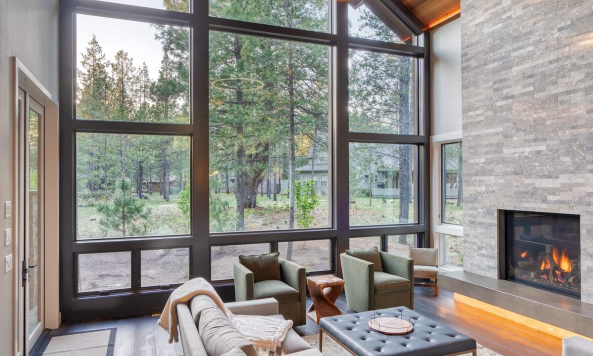 Sunriver House | Alpine Lodge Sunriver, 5 BR Luxe, SHARC, Hot Tub, King Suites, EV, Ft Rock Park