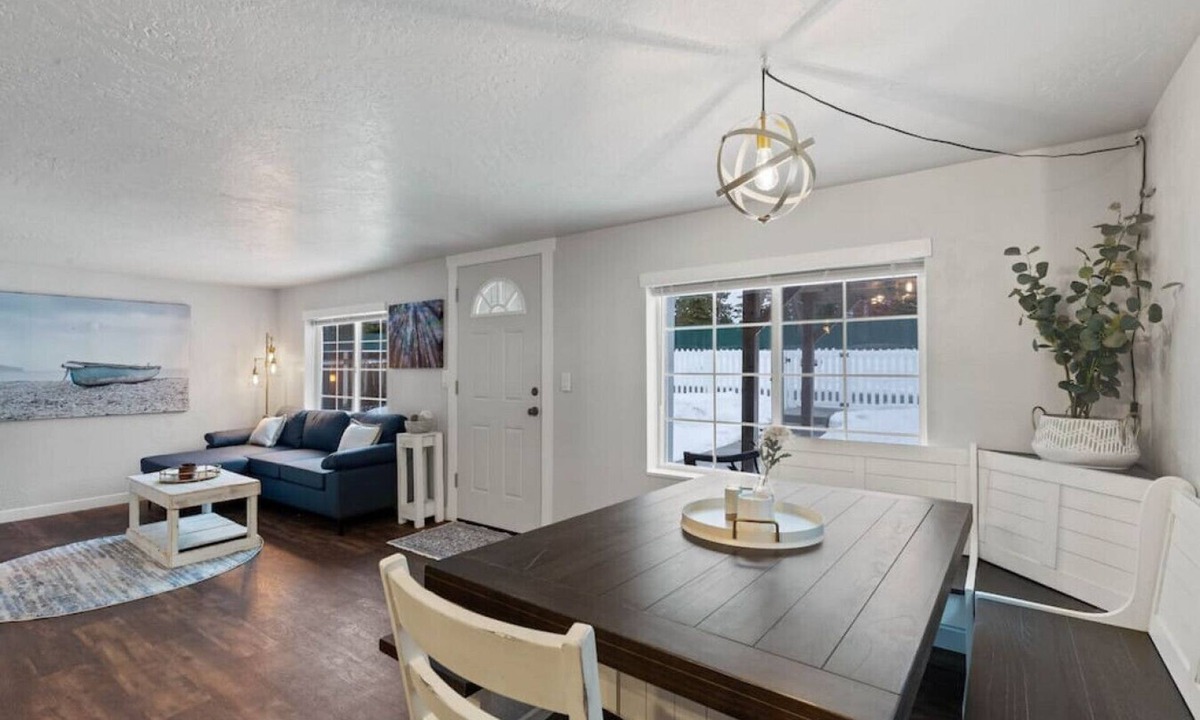 Coeur d'Alene House | Amazing Coeur d` Alene Sander`s Beach Bungalow
