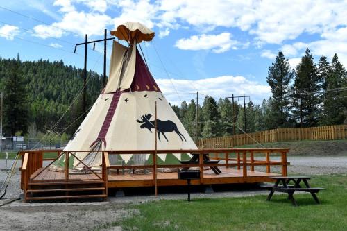 Republic House | Amazing Tipi Rental for the Perfect Camping Getaway in Republic, Washington