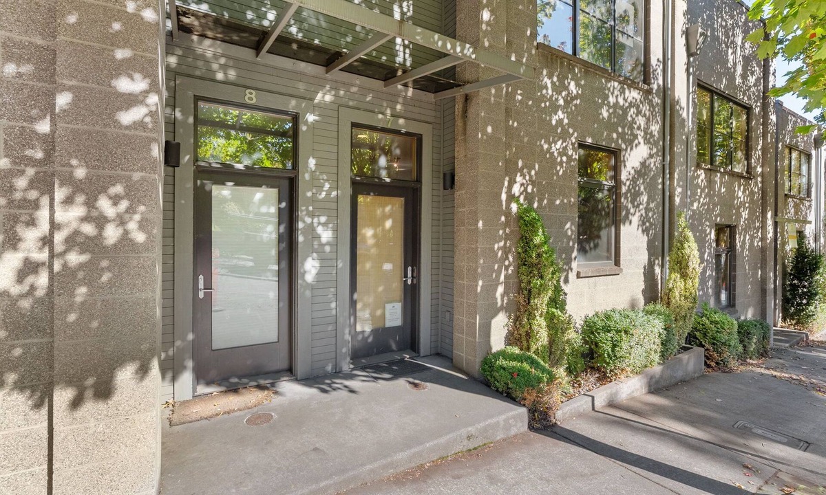Hood River House | Amazing views&location! TH in downtown, w/parking, great for 2 families