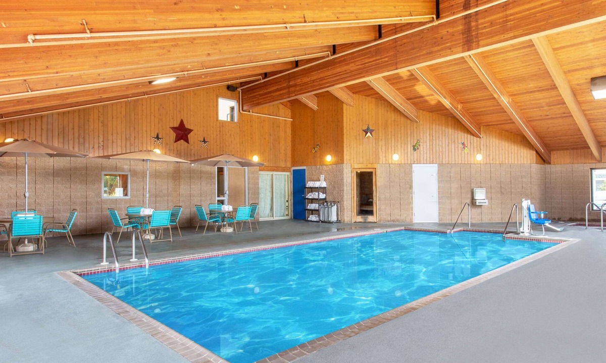 Laurium Hotel | AmericInn by Wyndham Calumet