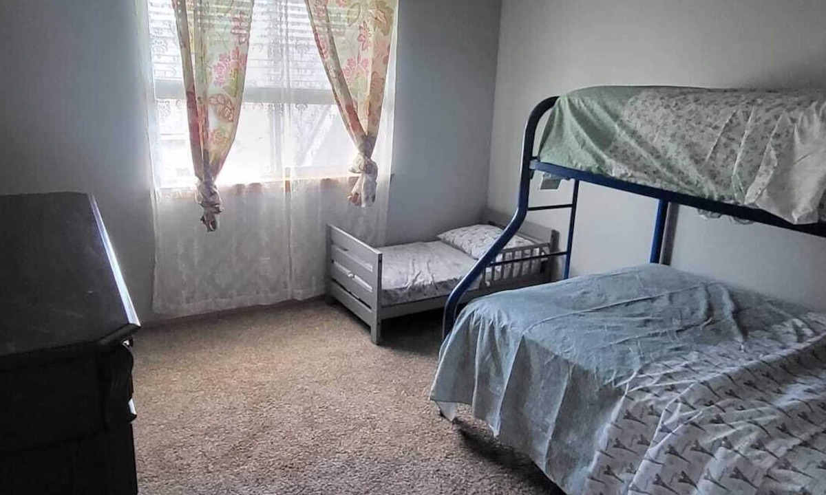 Kennewick House | Annaviga Lounge You're within 5 to 15 minutes from the best areas you will need