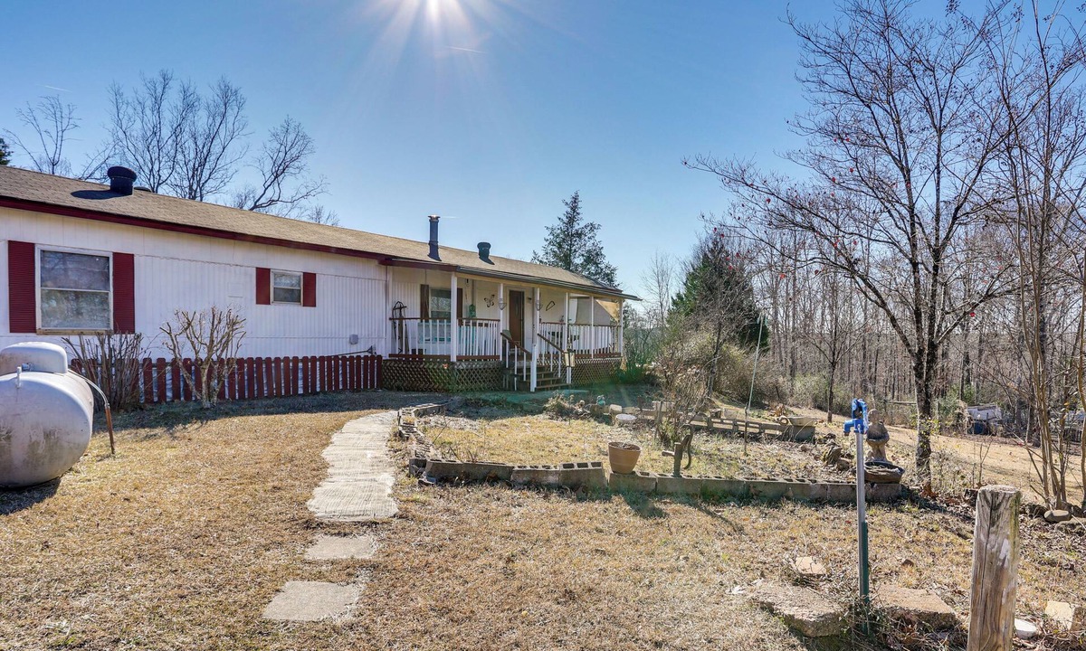 Chewalla House | 'Antique Farmhouse' in Bethel Springs on Half-Acre