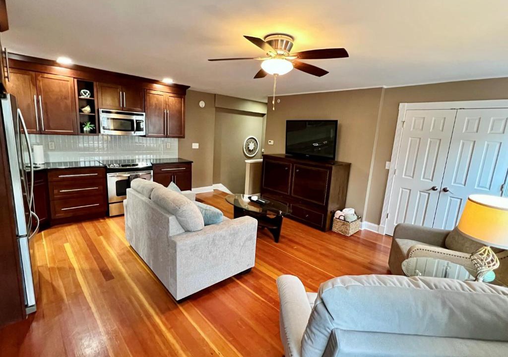 Monmouth Apartment | Apartment Downtown Monmouth by Market Alley