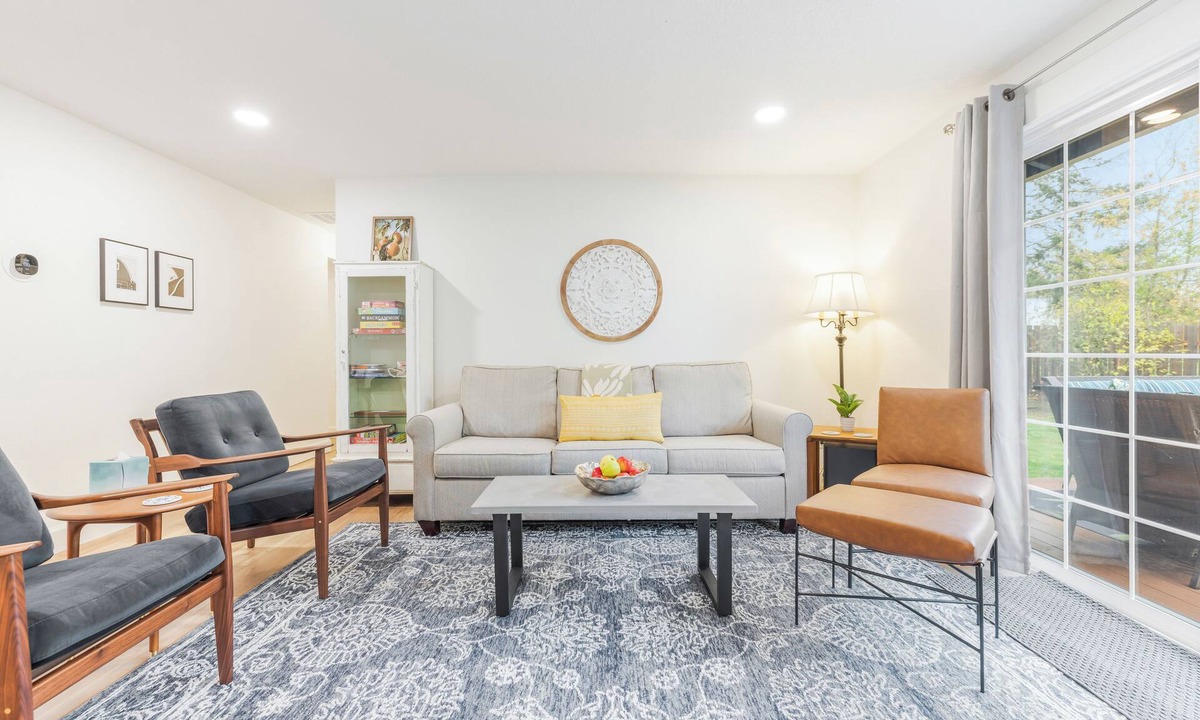 Carlton House | Apple Tree Cottage ~ Walkable 2 bed/2 bath