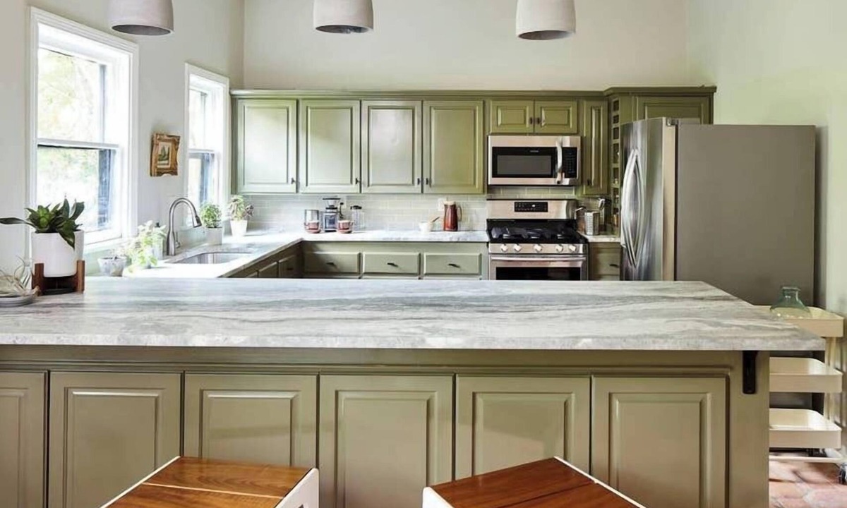 Crestline Heights Apartment | Apt2@EdenBrae - Walkable Southern Gothic Mansion