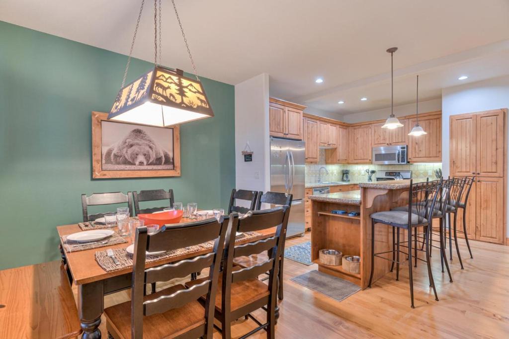Sunriver Apartment | Aquila Lodge - Unit 5
