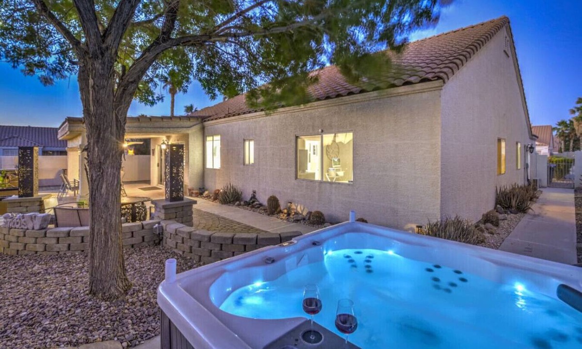River Mountain Apartment | Arcade, Bikes, Massage Chair, Billiards, Spa, BBQ