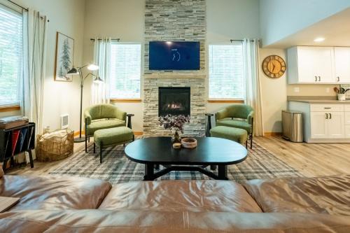 Ashford Villa | Ashford Chalet Luxury Cabin 10 min from Mt Rainier Hot Tub Sauna Fire Pit Playground