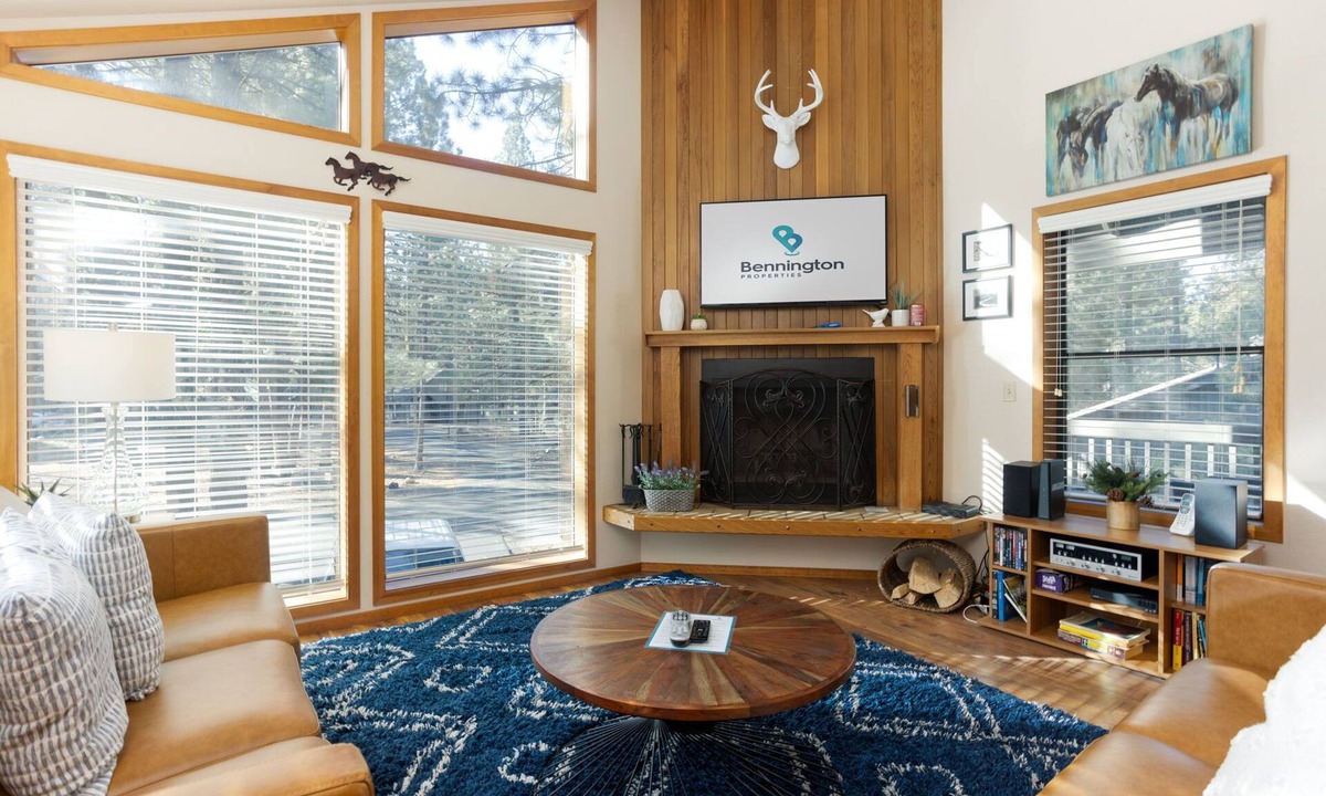 Sunriver House | ASHW04 - Relax & Recharge in Sunriver | Retreat w/Hot Tub, A/C & Bikes