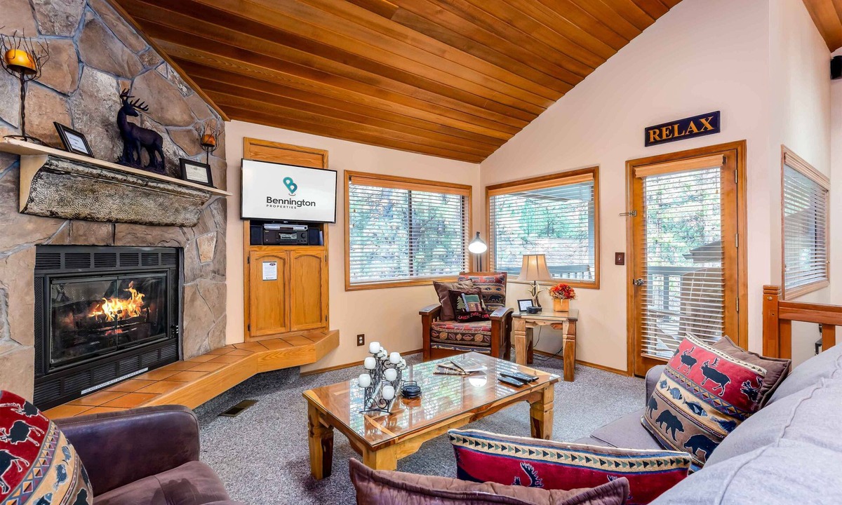 Sunriver House | ASHW05 - Charming Home, A/C, Hot Tub, Bikes