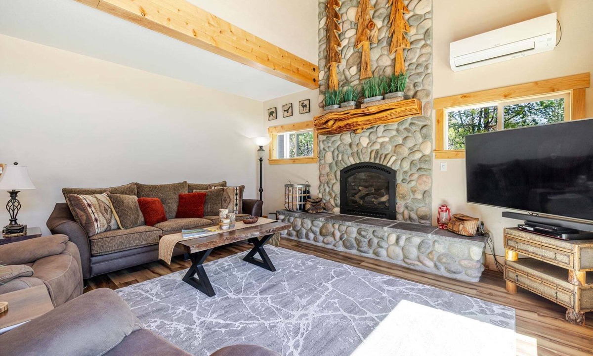 Three Rivers House | Aspen Place - River Access, Ping Pong, Gorgeous Home & Location