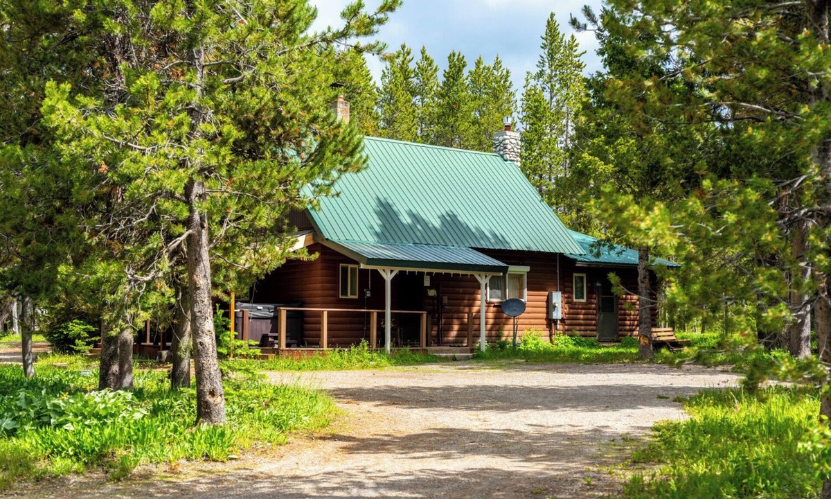 Island Park Cabin | Authentic Cozy Island Park Family Cabin w/Hot Tub and near Yellowstone