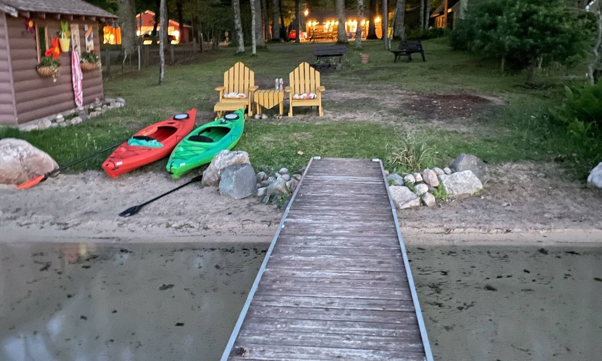 Baldwin House | Authentic Log Cottage on Wolf Lake