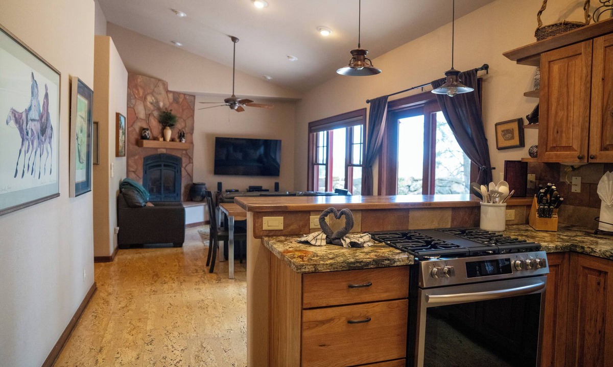 Cherry Hill House | Awesome Custom-built Guesthouse In Quiet Downtown Location