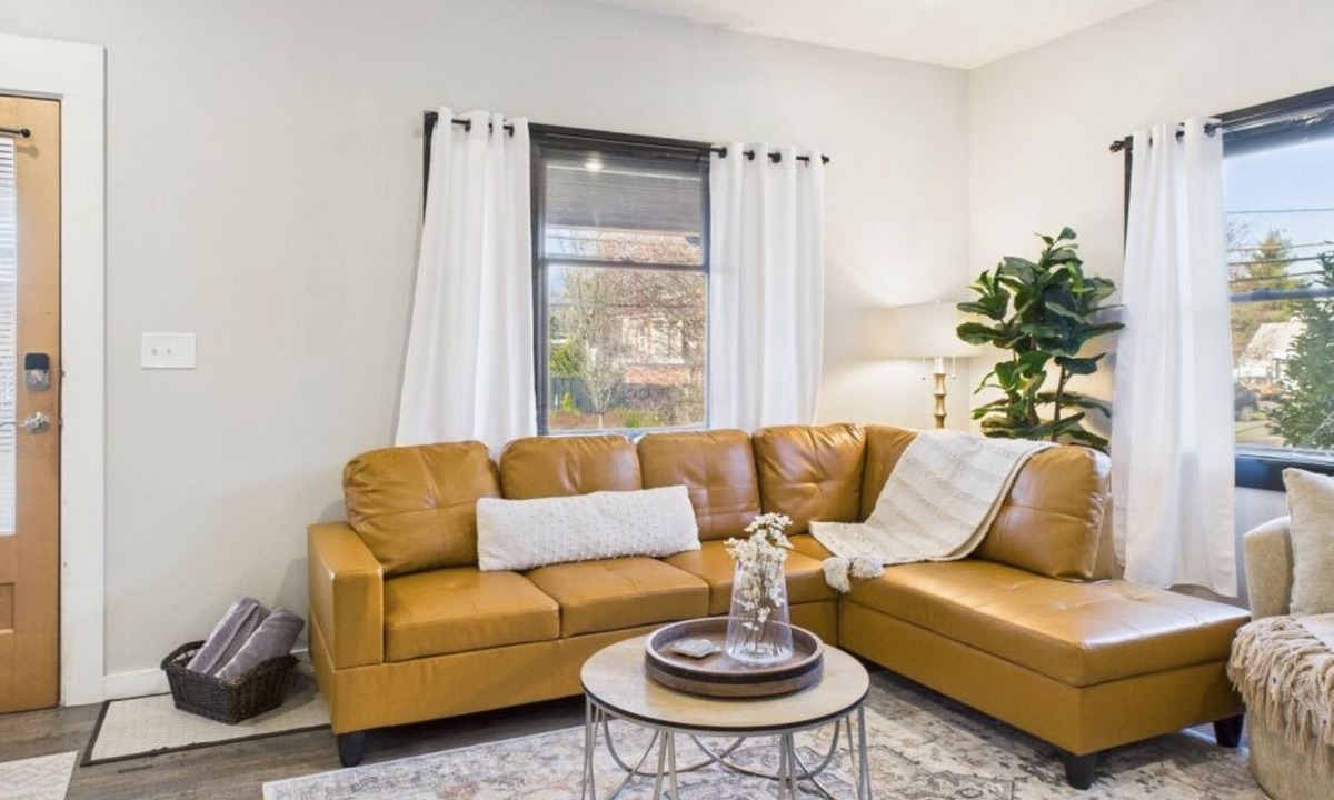 Albany House | Awesome Family Home Now with AC!