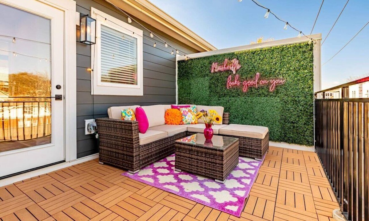 Cleveland Park Condo | Bachelorette Ready | Disco Dollhouse Near Broadway