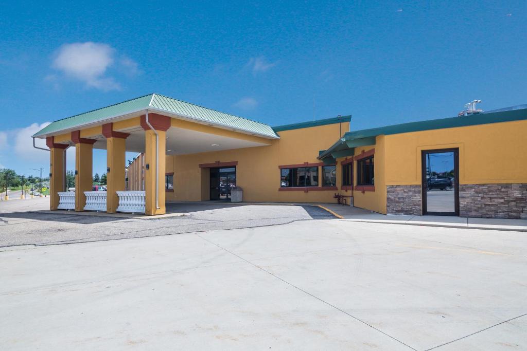 Dickinson Hotel | Badlands Inn & Suites