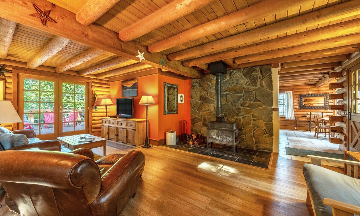 Hood River Cabin | Baja Norte - Hot Tub! Cozy Log Cabin, Perfect Hood River Getaway!