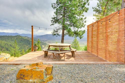 Bonners Ferry House | Balcony & Patio w/Mtn Views! Bonners Ferry Escape
