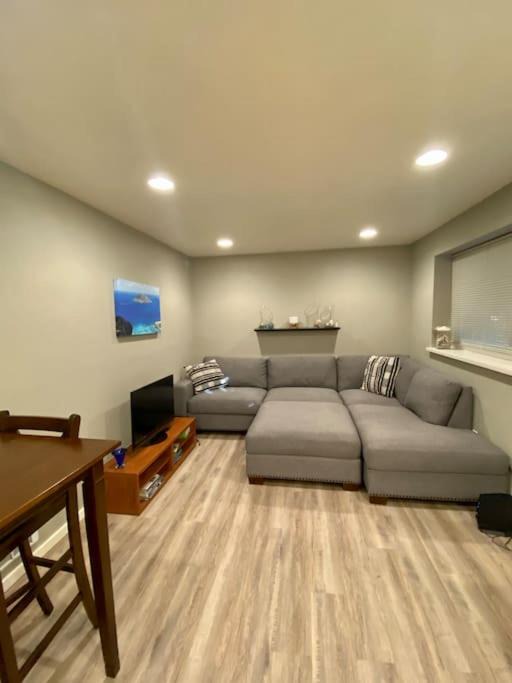 West Woodland Apartment | Ballard 1 bedroom condo with in-unit laundry