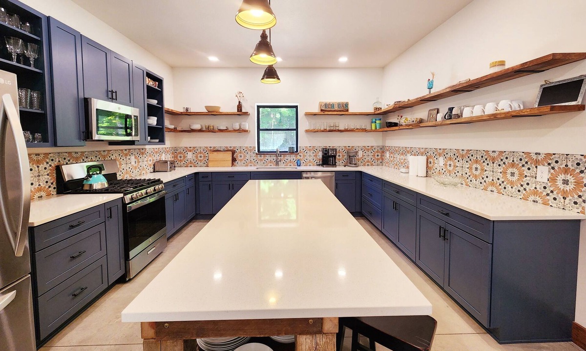 Shingleton House | Barndominium on H-58 near Pictured Rocks Attractions