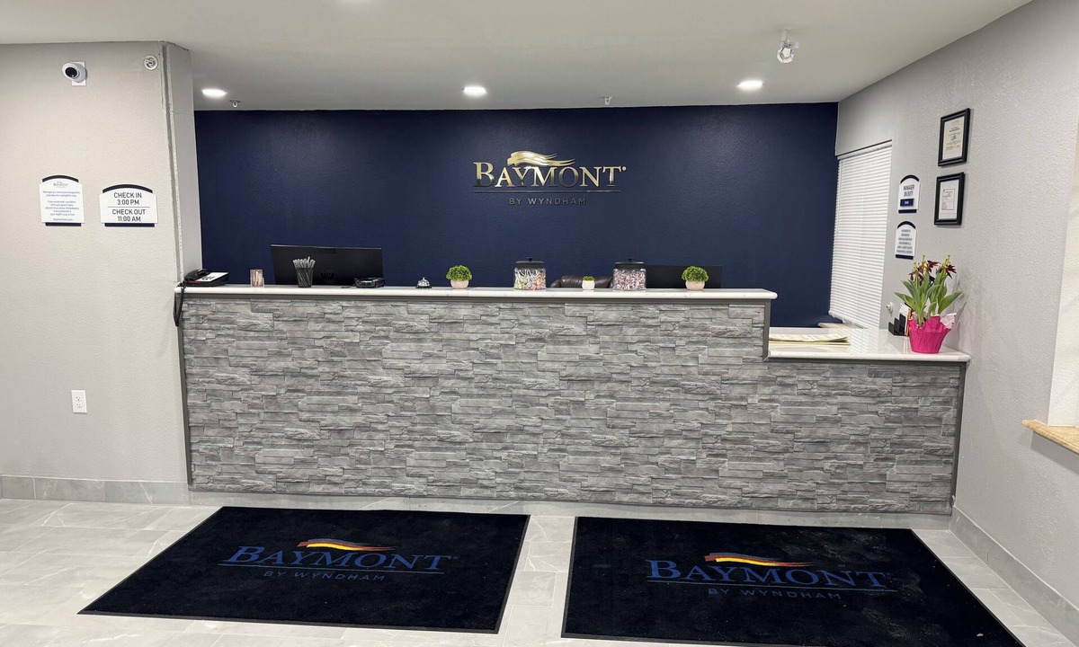 Dickinson Hotel | Baymont by Wyndham Dickinson