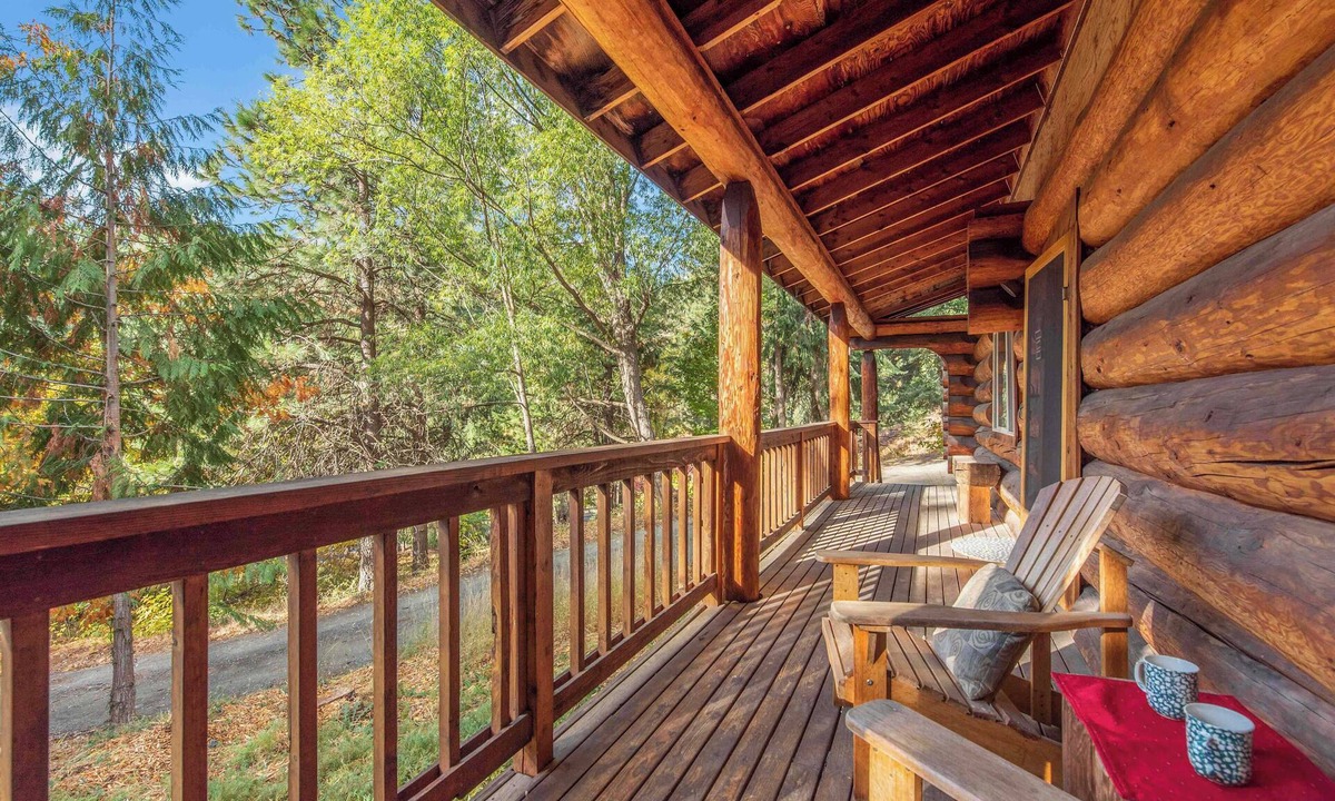 Leavenworth Cabin | BBQ-20 Acres-15 Minutes to Leavenworth-Bear Ridge Cabin-Cozy Log Home