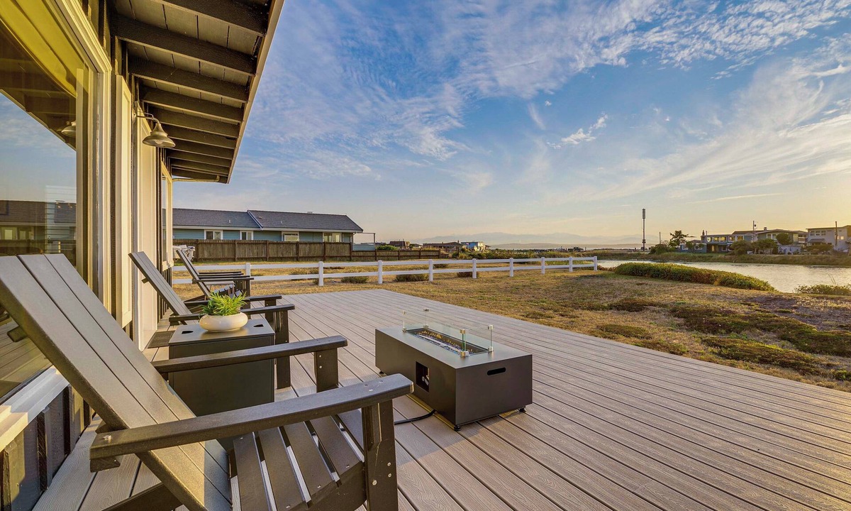 Lagoon Point House | Beach Access, Deck: Waterfront Whidbey Island Home