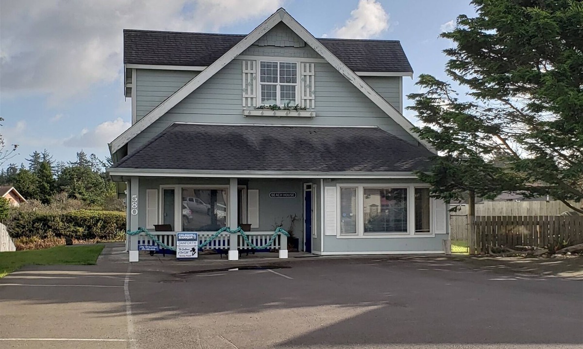 Ocean Shores House | Beach Bungalow-Right on Grand Canal