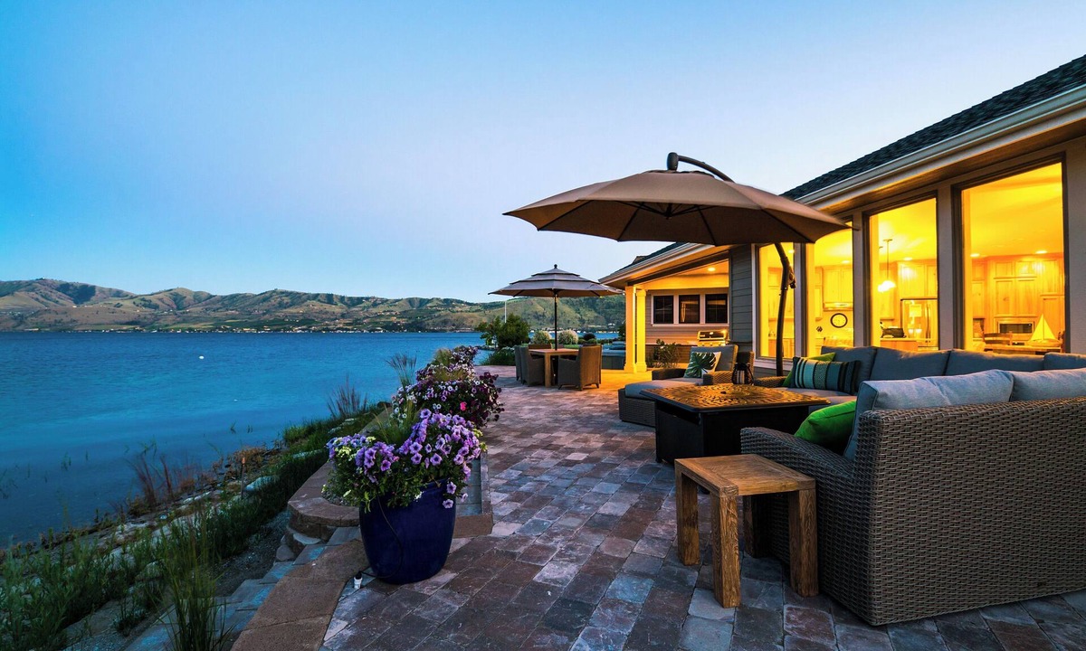 Manson House | Beach House at Mill Bay - Lake Chelan Manson Waterfront Home w Private Boat Slip