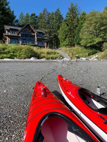 Friday Harbor House | Beach Kayaks Hot Tub Private Cottage