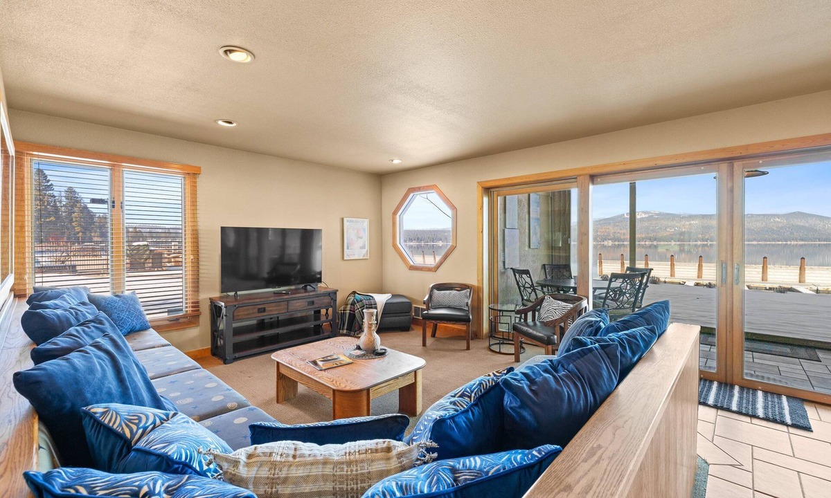 McCall Condo | Beach Life - Crystal Beach - Lakefront - Beach - Seasonal Pool