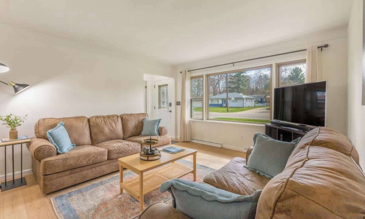 Beachwood-Bluffton House | Beach St Escape-Hot tub-5min Walk to the Beach
