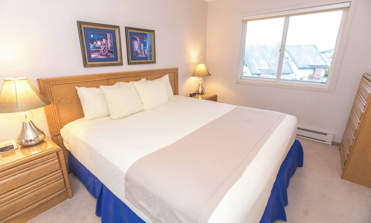 Ocean Shores Apartment | Beachfront Condo with Fireplace, Pool, Dry Sauna and Full Kitchen