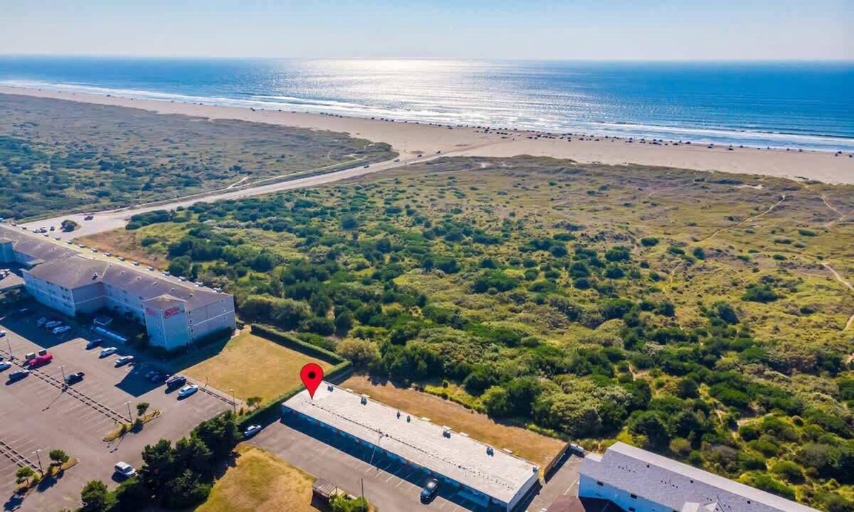 Ocean Shores Condo | Beachfront Condo | Walk to DT | Dogs OK | Unit A