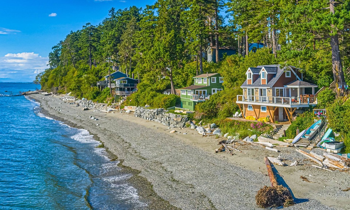 Point Roberts House | Beachfront cottage with expansive deck, grill, elegant interior, games, & W/D