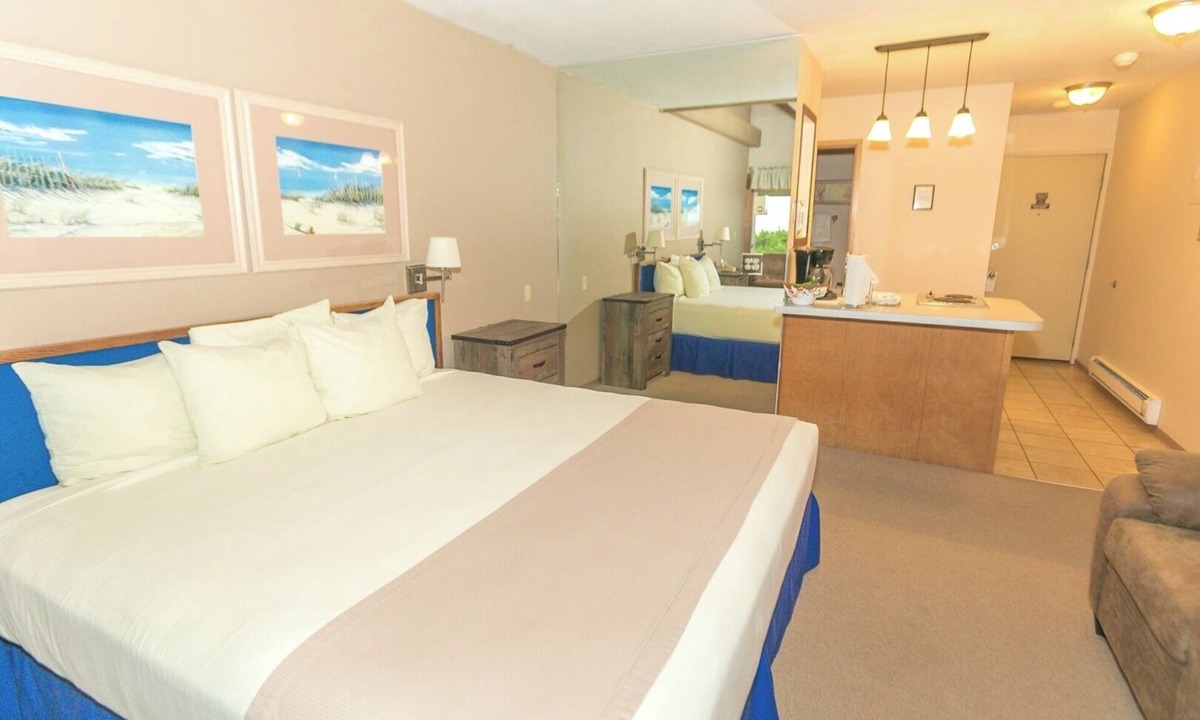 Ocean Shores Apartment | Beachfront Escape with Pool, Fire Pit, BBQ Grills & Stunning Ocean Views